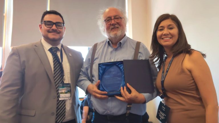 Dr. Marcos Vergara junto a la directiva SOCHISAL